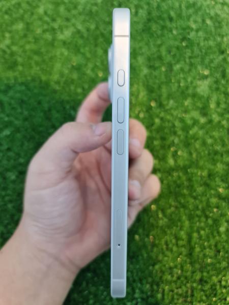 Apple iPhone 16