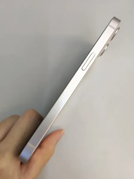 Apple iPhone 13 — photo 7 of 10