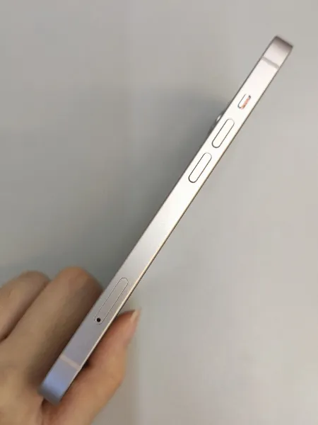 Apple iPhone 13 — photo 8 of 10