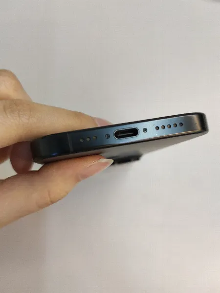 Apple iPhone 16 Pro — photo 6 of 10