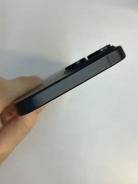 Apple iPhone 15 — photo 7 of 10