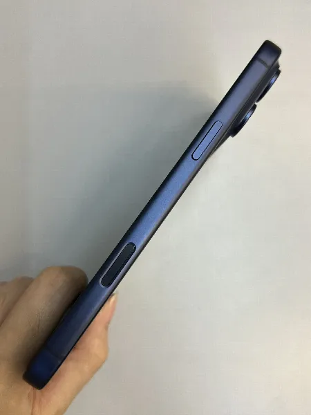 Apple iPhone 17 Pro Max — photo 7 of 10
