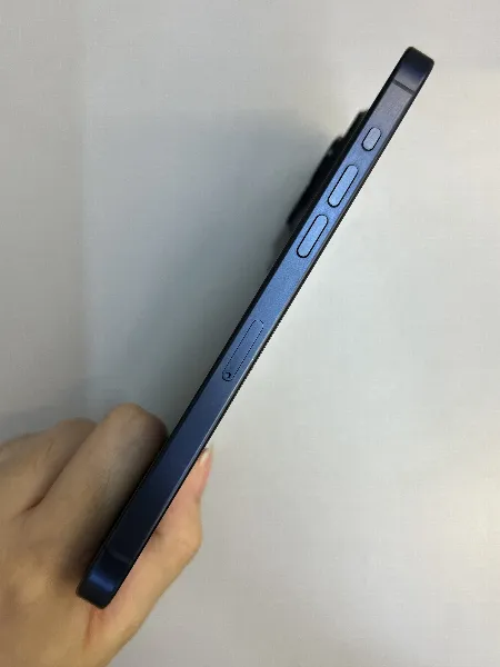 Apple iPhone 15 Pro Max — photo 8 of 10