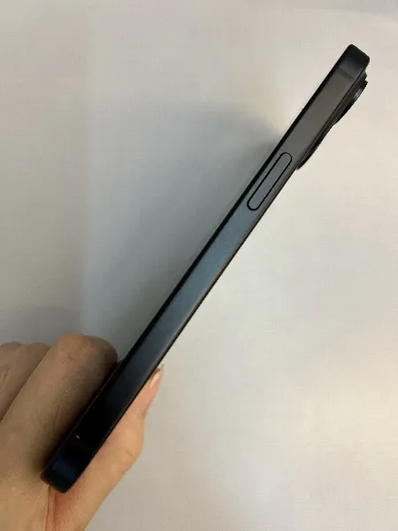 Apple iPhone 15 — photo 9 of 10
