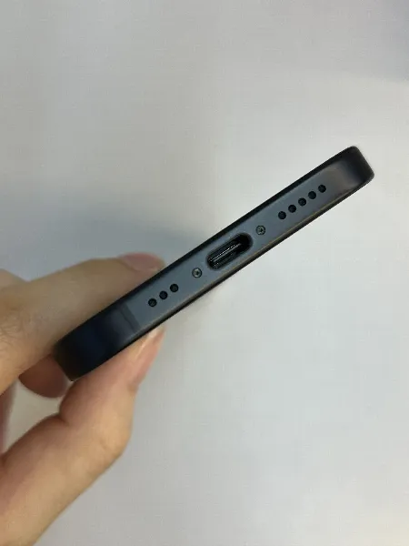 Apple iPhone 15 — photo 8 of 10