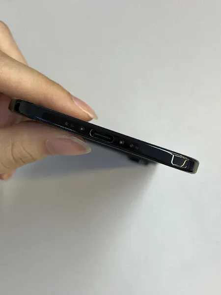 Apple iPhone Air — photo 7 of 10