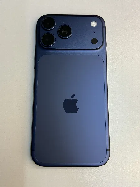 Apple iPhone 17 Pro Max — photo 10 of 10
