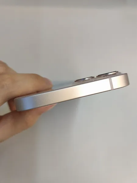 Apple iPhone 13 — photo 5 of 10