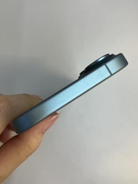 Apple iPhone 16