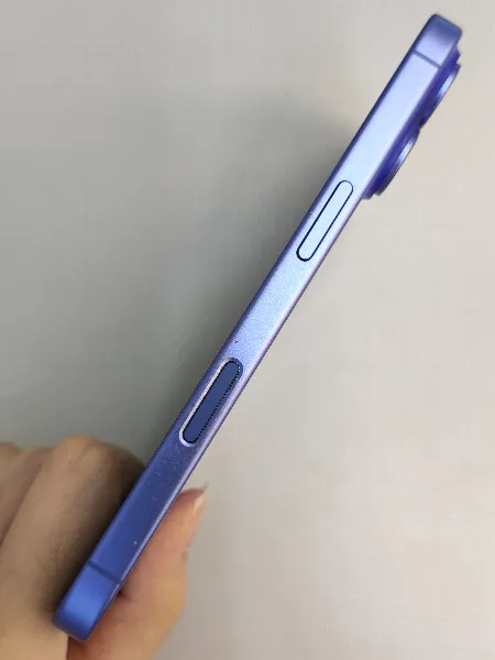 Apple iPhone 16