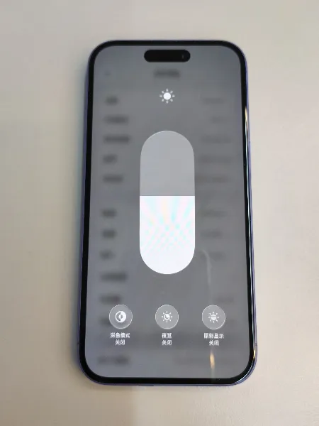Apple iPhone 16 — photo 3 of 10