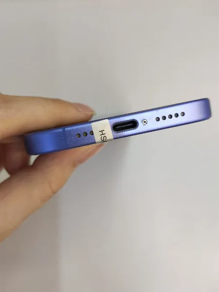 Apple iPhone 16 — photo 5 of 10