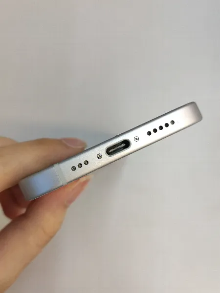 Apple iPhone 15 — photo 5 of 10