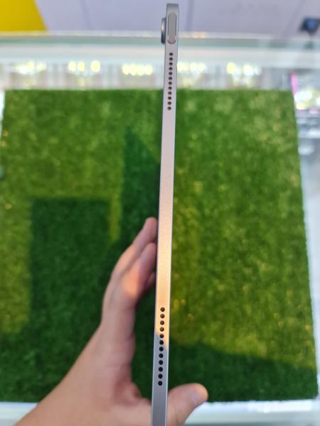 Apple iPad AIR 13-INCH