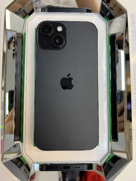 Apple iPhone 15 — photo 1 of 11