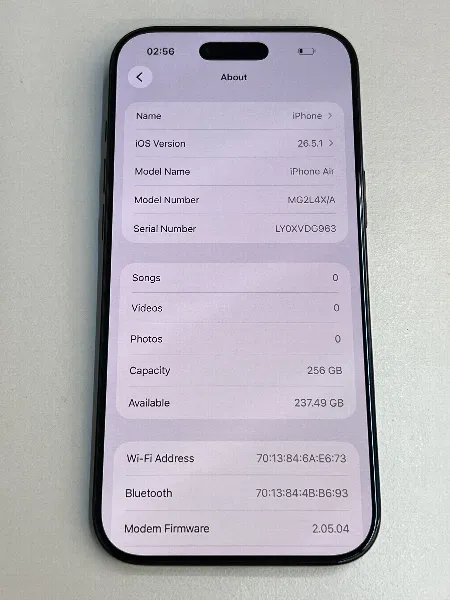 Apple iPhone Air — photo 3 of 10