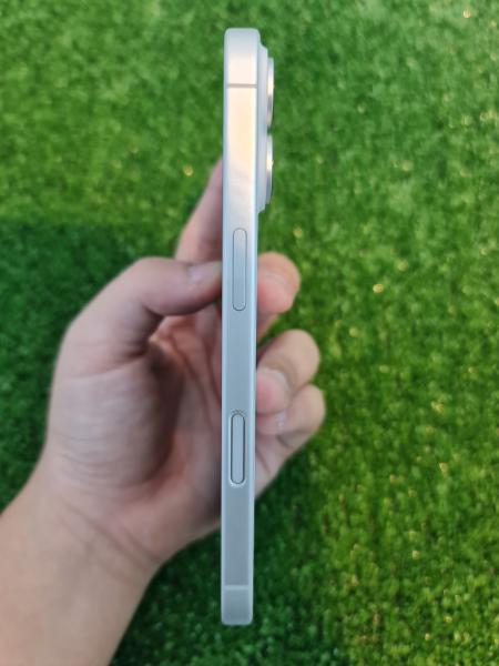 Apple iPhone 16