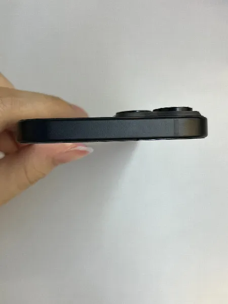 Apple iPhone 15 — photo 6 of 11