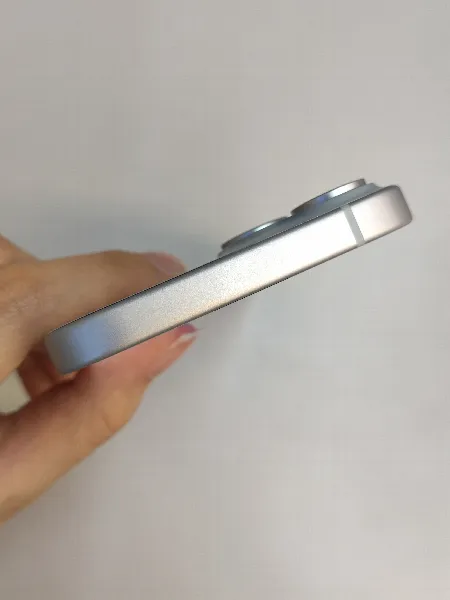 Apple iPhone 15 — photo 6 of 10
