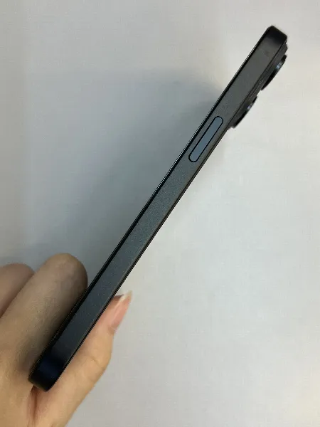 Apple iPhone 15 — photo 8 of 11