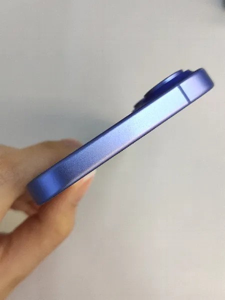 Apple iPhone 16