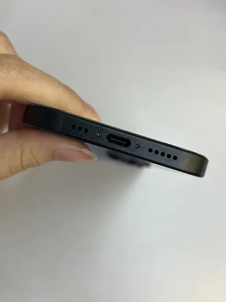 Apple iPhone 15 — photo 7 of 11