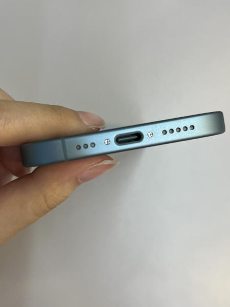 Apple iPhone 16