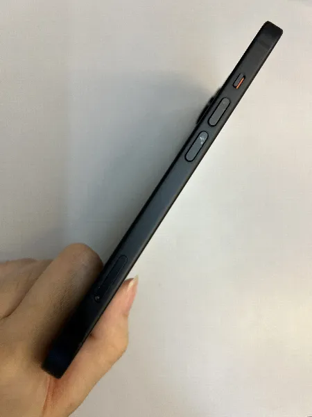 Apple iPhone 15 — photo 10 of 10