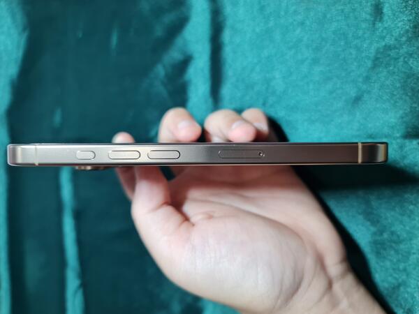 Apple iPhone 16 Pro