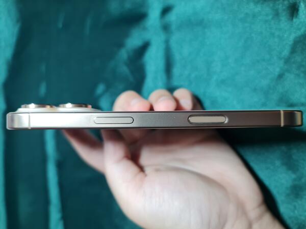 Apple iPhone 16 Pro