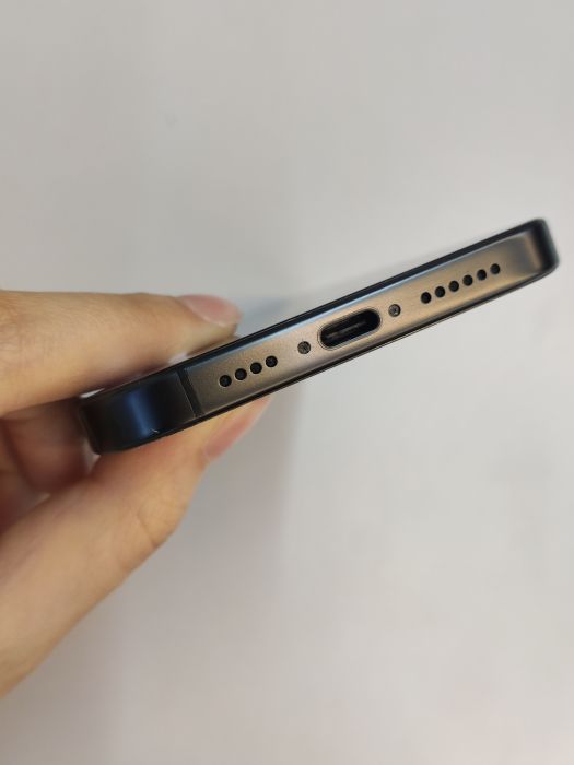 Apple iPhone 16 Pro Max — photo 5 of 11