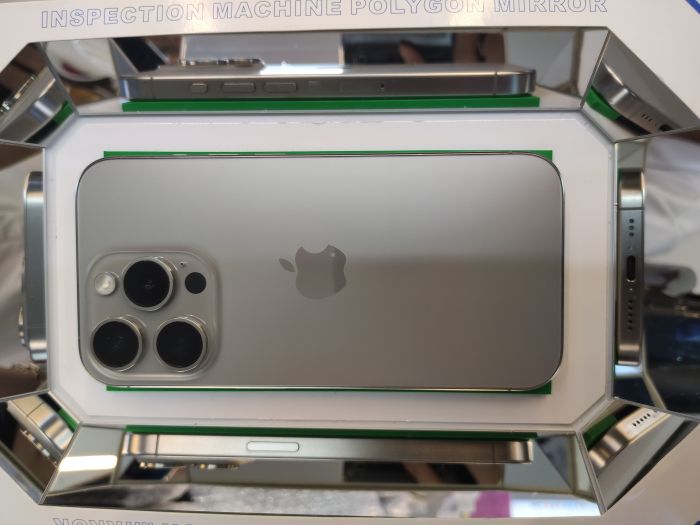 Apple iPhone 15 Pro — photo 2 of 10
