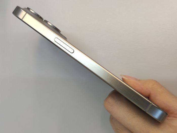 Apple iPhone 15 Pro — photo 6 of 10