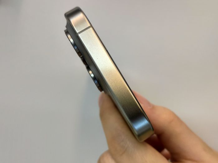 Apple iPhone 15 Pro — photo 8 of 10