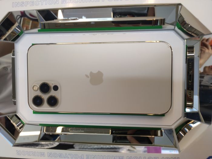 Apple iPhone 12 Pro — photo 2 of 10