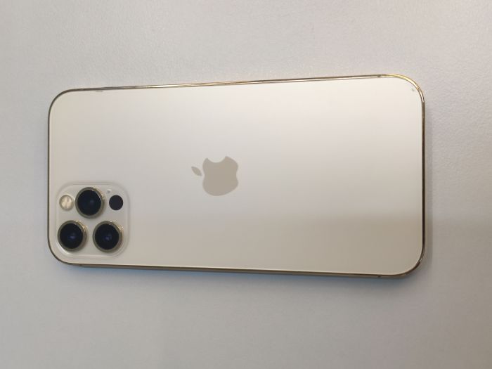 Apple iPhone 12 Pro — photo 4 of 10
