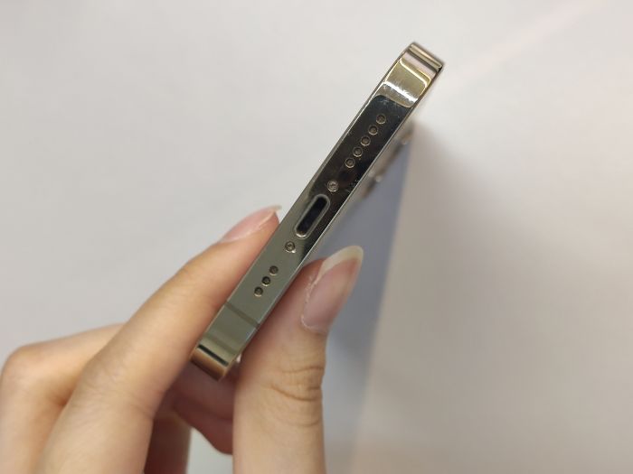 Apple iPhone 12 Pro — photo 7 of 10