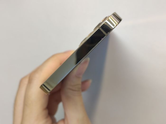 Apple iPhone 12 Pro — photo 8 of 10