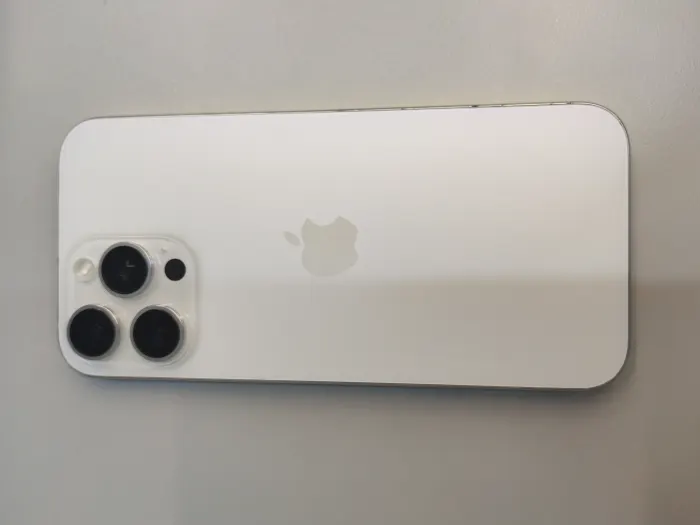 Apple iPhone 16 Pro Max — photo 2 of 10