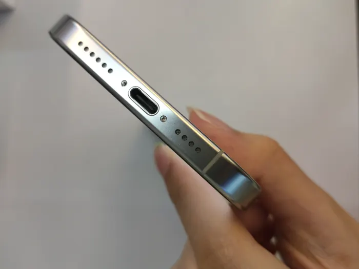 Apple iPhone 16 Pro Max — photo 5 of 10