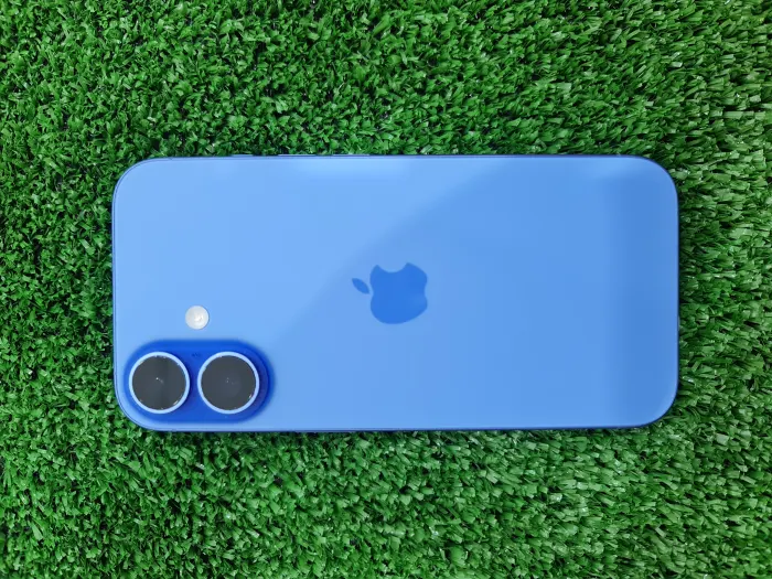 Apple iPhone 16 — photo 1 of 7