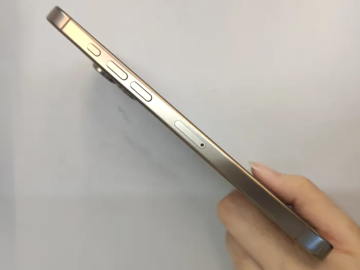 Apple iPhone 16 Pro Max — photo 5 of 10