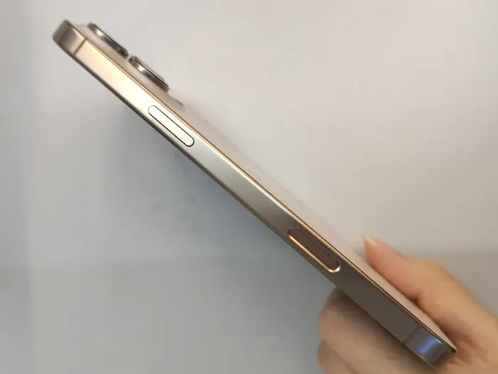 Apple iPhone 16 Pro Max — photo 6 of 10