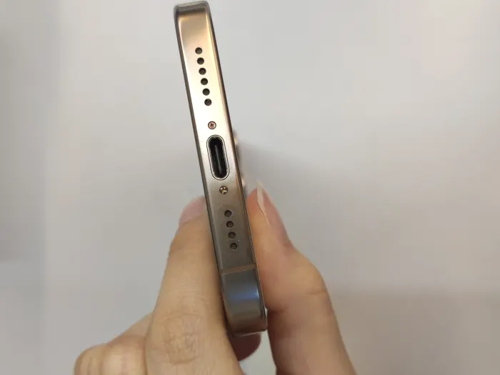 Apple iPhone 16 Pro Max — photo 7 of 10