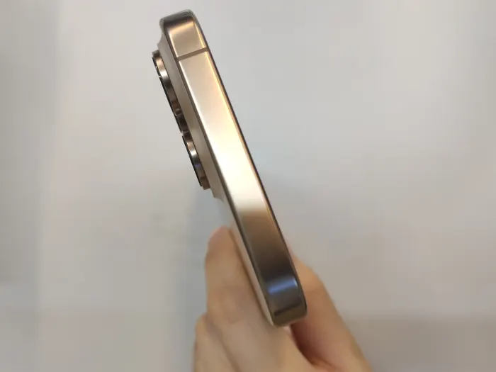 Apple iPhone 16 Pro Max — photo 8 of 10