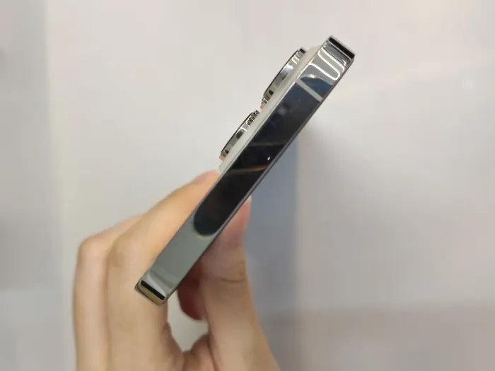 Apple iPhone 14 Pro Max — photo 8 of 10