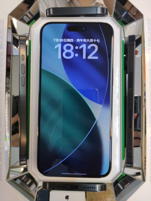 Apple iPhone 15 Pro Max — photo 3 of 10