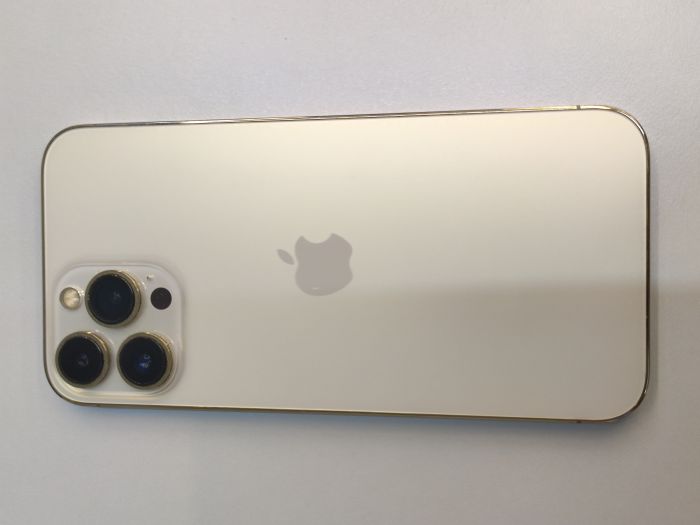 Apple iPhone 13 Pro Max — photo 2 of 10