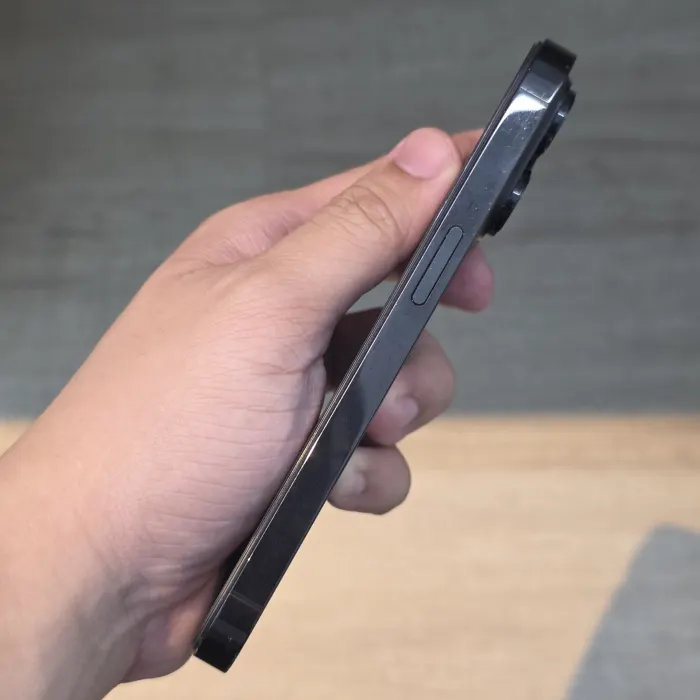 Apple iPhone 14 Pro — photo 2 of 8
