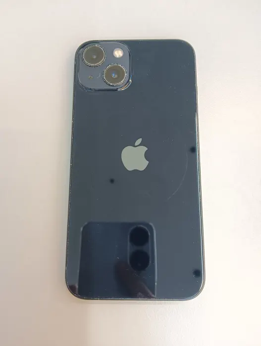 Apple iPhone 13 — photo 3 of 10